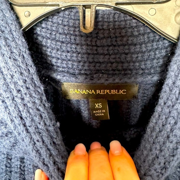 Women’s Banana Republic mock-neck sweater - Picture 3 of 3